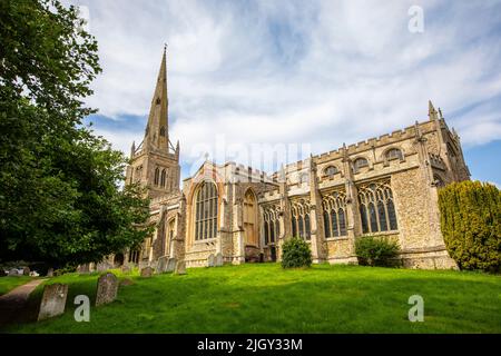 Una vista de la magnífica Iglesia Parroquial de Thaxted en la ciudad de Thaxted en Essex, Reino Unido. Foto de stock