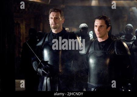 BATMAN BEGINS (2005) Liam Neeson BBEG 001-032 Fotografía de stock - Alamy