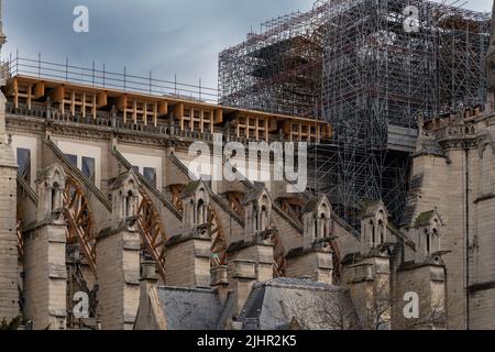 Francia, región de Ile de France, París 4th. Distrito, trabajos de renovación en Notre-Dame un año después del incendio en la tarde del 15 de abril de 2019, soportes de contrafuerte, Foto de stock