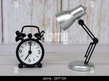 Lámpara de noche reloj despertador fotografías e imágenes de alta  resolución - Alamy