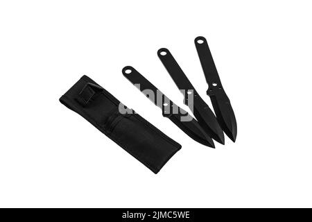 Cuchillo de lanzamiento negro. Arma de un ninja o asesino. Aísle sobre un  fondo blanco Fotografía de stock - Alamy