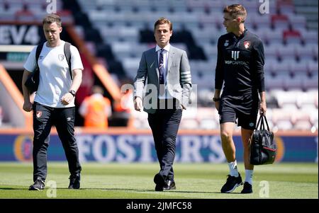El manager de Bournemouth Scott Parker (centro) camina por el campo antes del partido de la Premier League en el Vitality Stadium, Bournemouth. Fecha de la foto: Sábado 6 de agosto de 2022. Foto de stock
