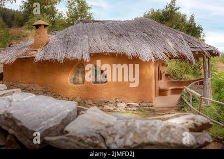 Casa de arcilla en Leshten, Bulgaria Foto de stock
