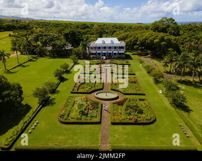 Le Chateau de Bel Ombre Mauritius, antiguo castillo en un jardín tropical en Mauricio Foto de stock