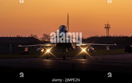 RAF Coningsby Scramble QRA Jets de la OTAN en defensa de Ucrania y aliados de la OTAN Foto de stock