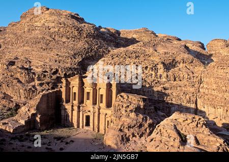 Jordania, Petra, Tumbas Reales, El Deir Foto de stock