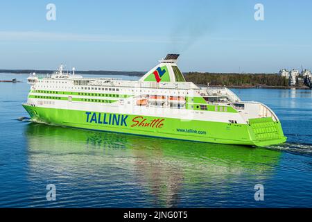 El ferry Star de la línea Tallink Silja sale temprano por la mañana de Helsinki, Finlandia hacia Tallinn, Estonia Foto de stock