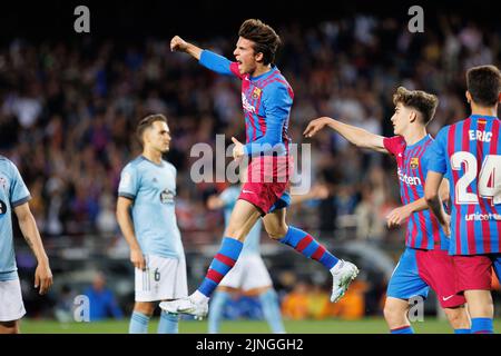 BARCELONA - MAYO 10: RIQUI Puig celebra tras marcar un gol durante el partido de Liga entre el FC Barcelona y el Real Club Celta de Vigo en el Camp N. Foto de stock