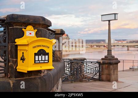 La vieja caja de cartas para los turistas en Dresden, Alemania Foto de stock