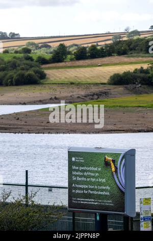 La sequía declarada en partes de la mitad y el sur de Gales como la prohibición de pipe de Pembrokeshire entra en vigor. En la foto está el embalse de Llys y Fran. Foto de stock