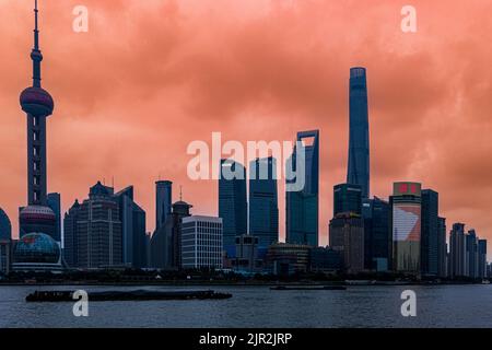 Horizonte de Shanghai del distrito de Pudong en China