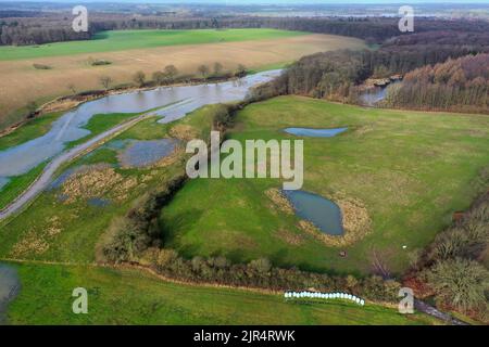 Reserva natural Ritzerauer Hofsee y Duvenseebachniederung en la inundación, vista aérea febrero 2022, Alemania, Schleswig-Holstein Foto de stock