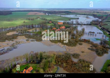 Reserva natural Ritzerauer Hofsee y Duvenseebachniederung en la inundación, vista aérea febrero 2022, Alemania, Schleswig-Holstein Foto de stock