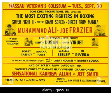 1974 Muhammad Ali vs. Joe Frazier Circuito Cerrado Cartel de lucha - fondo amarillo Foto de stock