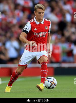 Martin Odegaard, del Arsenal, en acción durante el partido de la Premier League en el Emirates Stadium de Londres. Fecha de la foto: Sábado 27 de agosto de 2022. Foto de stock