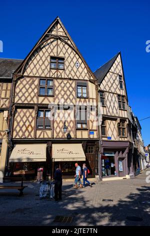 Francia, Cher (18), Burgos, centro, casas con entramados de madera, lugar plaza Gordaine Foto de stock