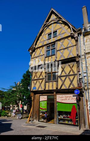 Francia, Cher (18), Burgos, centro, casas con entramados de madera, lugar plaza Gordaine Foto de stock