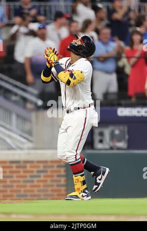 Photo: Atlanta Braves catcher Brian McCann and pitcher Luke Jackson embrace  - SLP2019052613 