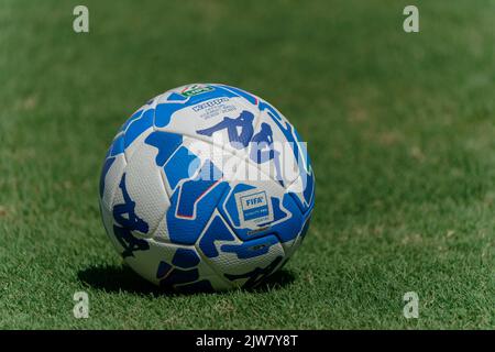 19 de agosto de 2022, Bari, Italia: Bari, Italia, Estadio San Nicola, 19 de  agosto de 2022, oficial Kombat Ball Lega B 2022 - 2023 durante el SSC Bari  vs Palermo FC 