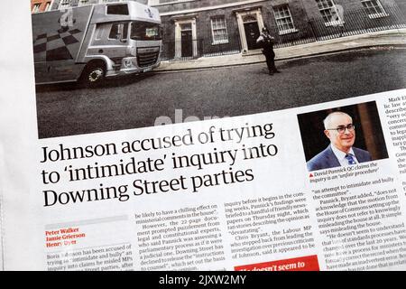 'Johnson acusado de tratar de 'intimidar' la investigación sobre los partidos de Downing Street' Guardian titular del periódico 3 de septiembre de 2022 Londres Inglaterra Reino Unido Foto de stock