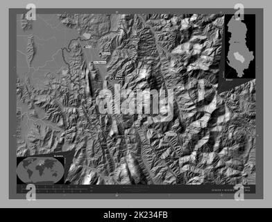 Berat, condado de Albania. Mapa de elevación en dos niveles con lagos y