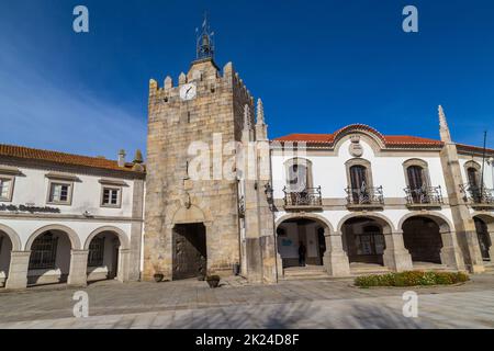 Caminha, Viana do Castelo, Portugal, 2015 de julio: Ayuntamiento de Caminha y torre del reloj, en Minho, Portugal Foto de stock