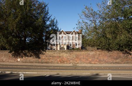 Boston Manor House, una casa señorial jacobea inglesa en Bostan Manor Road, Brentford, Middlesex, Inglaterra, Reino Unido Foto de stock