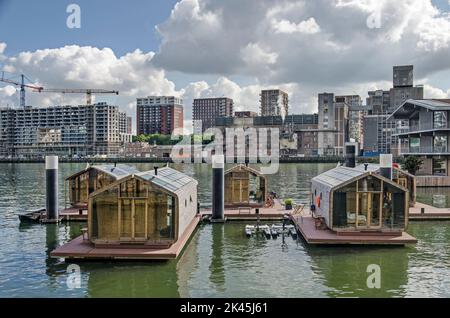 Pequeñas casas modernas en la ciudad holandesa de Middleburg, Zelanda,  países Bajos Fotografía de stock - Alamy