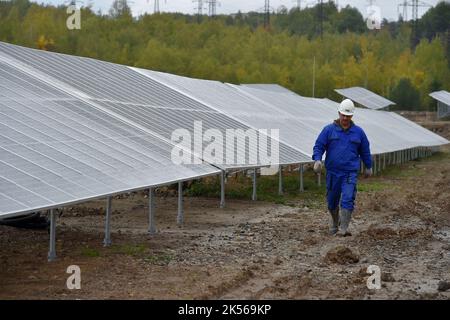 Lomnice, República Checa. 06th de Oct de 2022. Lanzamiento del primer parque fotovoltaico del GRUPO SUAS en Lipnice, cerca de Sokolov, República Checa, 6 de octubre de 2022. Crédito: Slavomir Kubes/CTK Photo/Alamy Live News Foto de stock