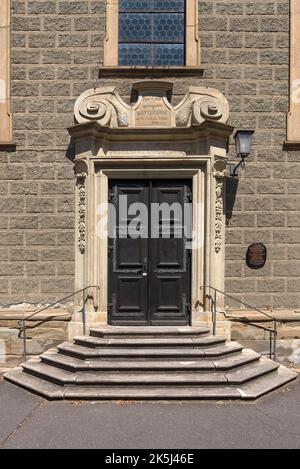 Portal de entrada de la iglesia parroquial de San Miguel, construido 1713-1732, Zeil am Main, Baja Franconia, Baviera, Alemania Foto de stock