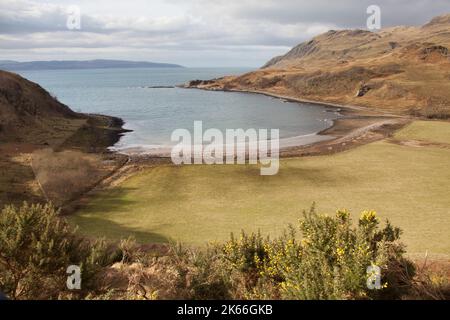 Península de Ardamurchan, Escocia. Vista pintoresca de la costa de Ardamurchan en Camas nan Geall (Bahía de los extraños). Foto de stock