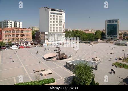 Yenisehir, nuevo centro de la ciudad de Diyarbakir, Turquía Foto de stock