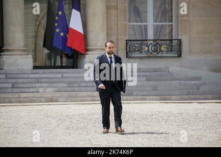 ©THOMAS PADILLA/MAXPPP - 22/06/2017 ; PARÍS FRANCIA; SORTIE DU CONSEIL DES MINISTES AU PALAIS DE L' ELYSEE. Ministro francés adscrito al Ministro de Transición Ecológica e Inclusiva Sebastien Lecornu abandona el Palacio del Elysee en París después de la primera reunión de gabinete del nuevo gobierno francés el 22 de junio de 2017. Foto de stock