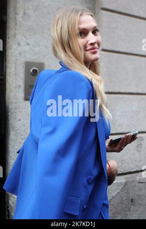 Milan, Italy - September, 21, 2022: woman wearing Aldo Kedaydia top handle  bag, street style outfit Stock Photo - Alamy