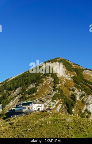 Tölzer Hütte am Schafreuter, cabaña del club alpino de la sección Tölz con Schafreuter, Hinterriß, Karwendel Parque alpino, Tirol, Austria, Europa Foto de stock