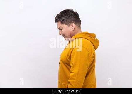 Perfil Triste Do Homem, Homem Escuro Do Indivíduo Na Depressão, Olhar Preto  E Branco, Sério Imagem de Stock - Imagem de tristeza, cara: 106974065