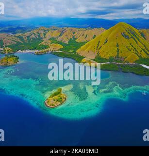 Hermosa vista aérea de la isla Gili Laba, Flores, Indonesia Foto de stock