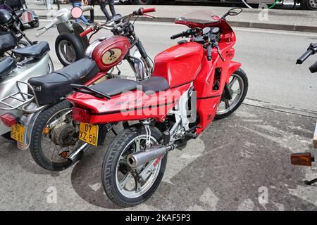 Las diferentes motocicletas clásicas de varios fabricantes Vespa, Zundapp, Famel XF, Piaggio, Sachs V5 Foto de stock