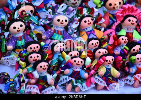 Una muñeca Otomi vista durante la feria de muñecas Otomi, para ...