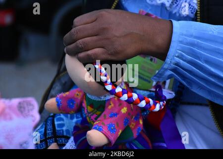 Una muñeca Otomi vista durante la feria de muñecas Otomi, para ...