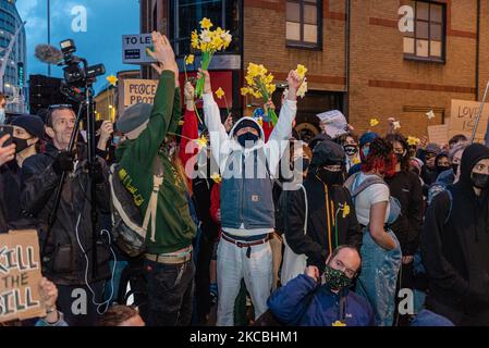 Los manifestantes se reúnen en Bristol, Reino Unido, por tercera vez en una semana el 26th de marzo de 2021 para oponerse a la Ley de Policía, Crimen, Tribunales y Sentencia que propone, entre otras cosas, aumentar el poder de la policía y restringir los derechos de protesta. (Foto de Giulia Spadafora/NurPhoto) Foto de stock