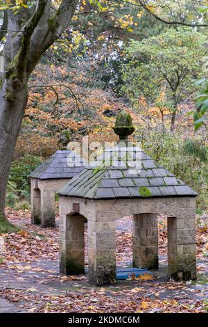 Old Magnesia Pumps, Harrogate Valley Gardens, North Yorkshire, Reino Unido Foto de stock