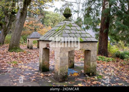Old Magnesia Pumps, Harrogate Valley Gardens, North Yorkshire, Reino Unido Foto de stock