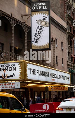 'Libro de Mormón' Eugene O'Neill Theatre Marquee en Times Square, Nueva York, EE.UU. 2022 Foto de stock