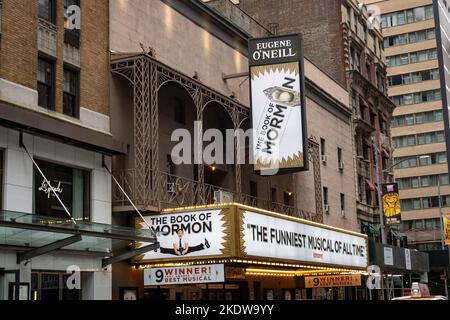 'Libro de Mormón' Eugene O'Neill Theatre Marquee en Times Square, Nueva York, EE.UU. 2022 Foto de stock