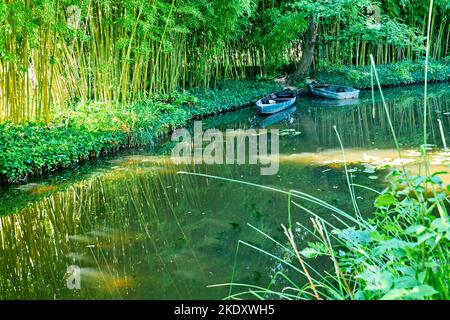 Giverny Normandía Francia. La casa de Monet. Lirios de agua en el jardín de Claude Monet Foto de stock