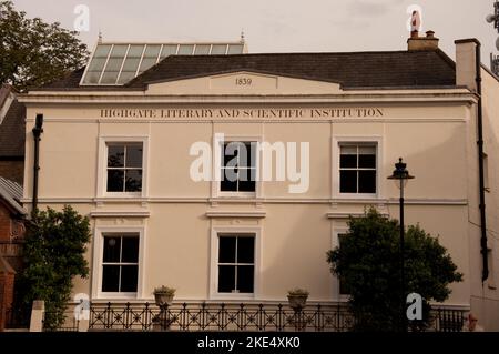 Highgate Literary and Scientific Institution, Highgate, Londres, Reino Unido. Uno de los suburbios más caros de Londres, Highgate fue originalmente un pueblo afuera Foto de stock