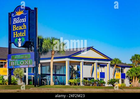 Biloxi Beach Hotel está en la foto, 13 de noviembre de 2022, en Biloxi, Mississippi. Este hotel económico cuenta con aproximadamente 200 habitaciones. Foto de stock