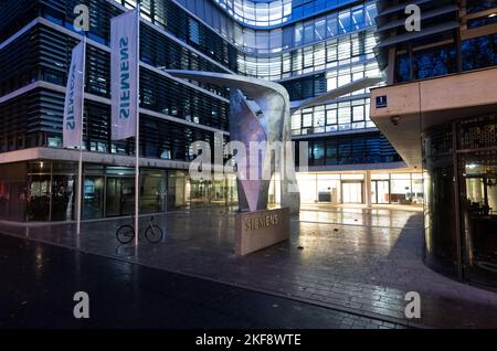 Munich, Alemania. 17th de Nov de 2022. Sede corporativa de Siemens en el centro de la ciudad. La compañía presenta sus cifras anuales el 17 de noviembre del 2022. Crédito: Sven Hoppe/dpa/Alamy Live News Foto de stock