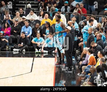 Phoenix Suns head coach Monty Williams argues with referee Ben Taylor (46)  in the first half of an NBA basketball game Wednesday, Jan. 11, 2023, in  Denver. (AP Photo/David Zalubowski Stock Photo - Alamy